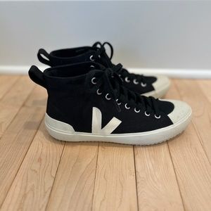 Veja Black 7 Women's (US)